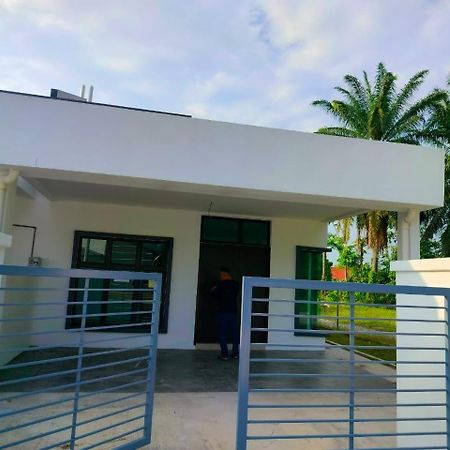 Aiman'S Rose Homestay Teluk Panglima Garang Екстер'єр фото