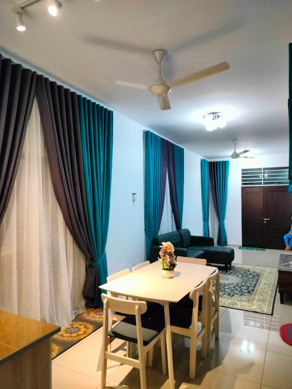 Aiman'S Rose Homestay Teluk Panglima Garang Екстер'єр фото