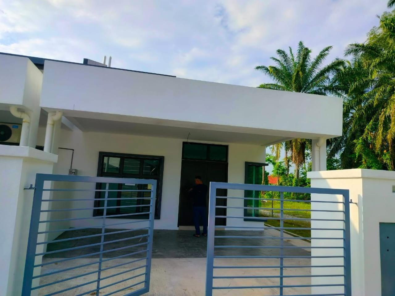 Aiman'S Rose Homestay Teluk Panglima Garang Екстер'єр фото