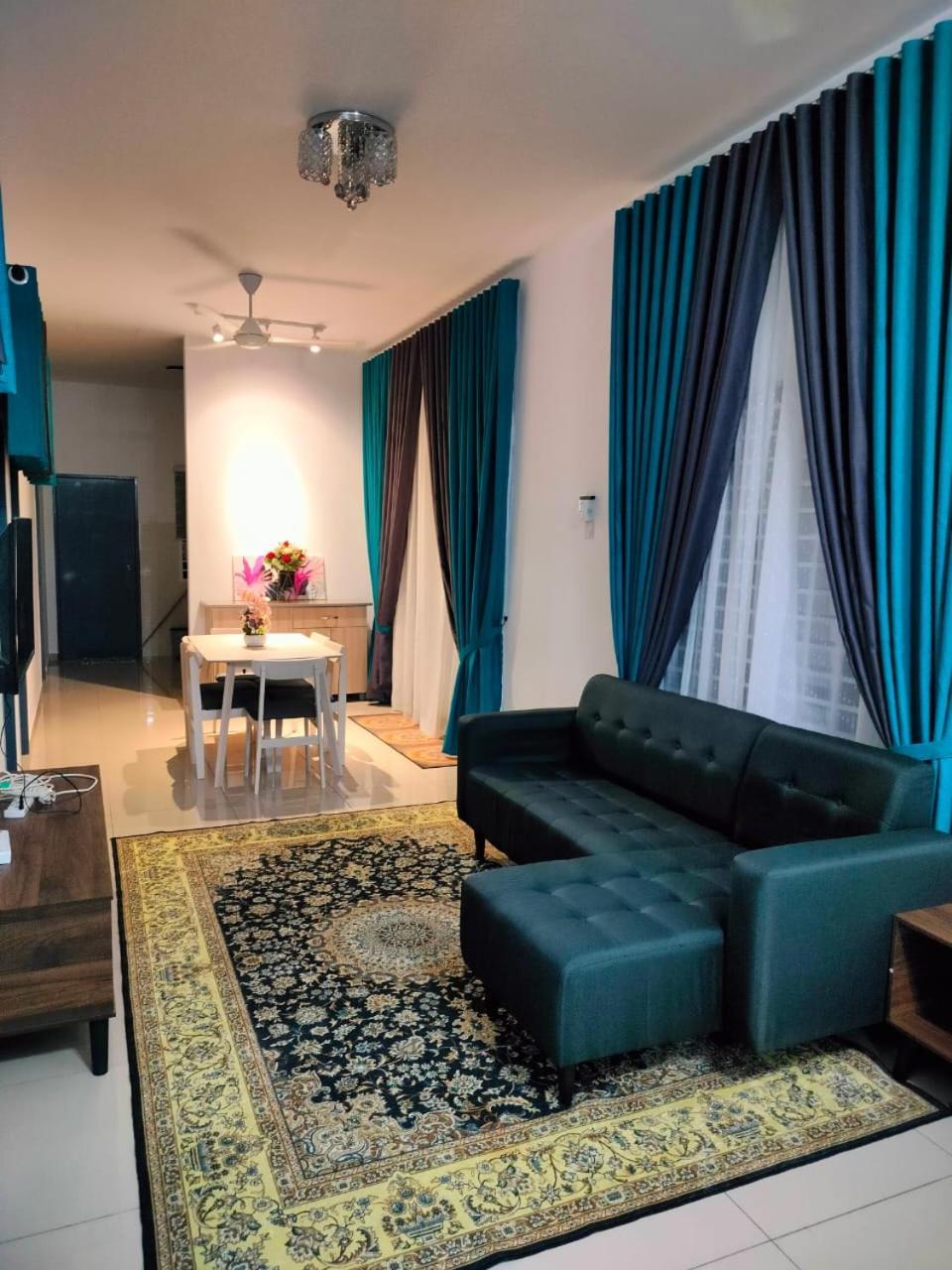Aiman'S Rose Homestay Teluk Panglima Garang Екстер'єр фото